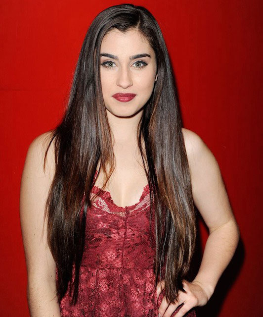 Foto van de 163 cm lange Lauren Jauregui dochter van vader Michael Jauregui en moeder Clara Jauregui op 27-jarige leeftijd in 2024