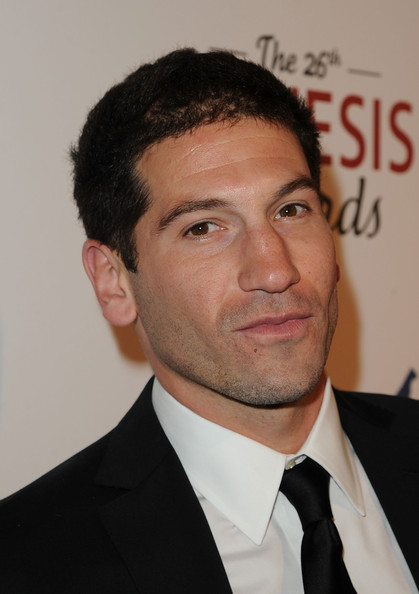 Der 47 Jahre alte 179 cm große Jon Bernthal im 2024 Foto