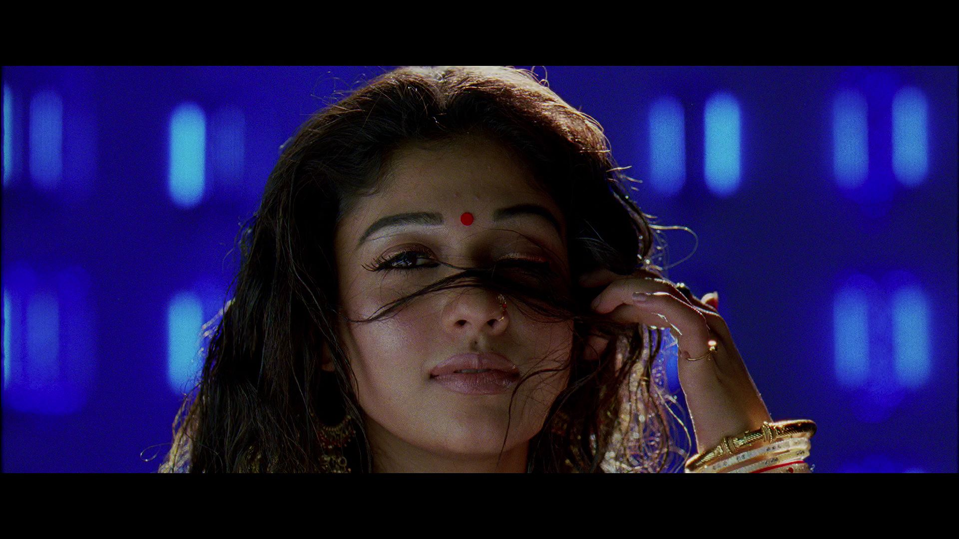 Nayanthara Hot In Villu