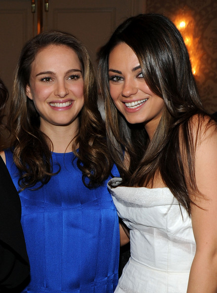 Foto de Mila Kunis  e seu(sua) amigo(a) Natalie Portman