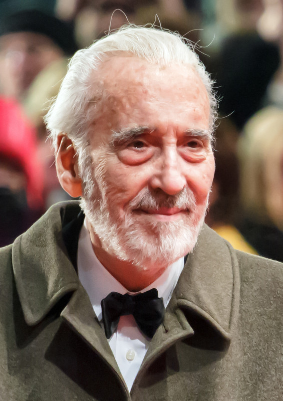 Il 101-anni 196 cm alto Christopher Lee nel 2024