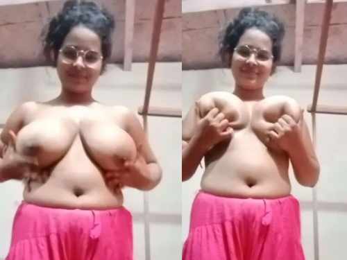 www xxex Big boobs village aunty topless selfie photos