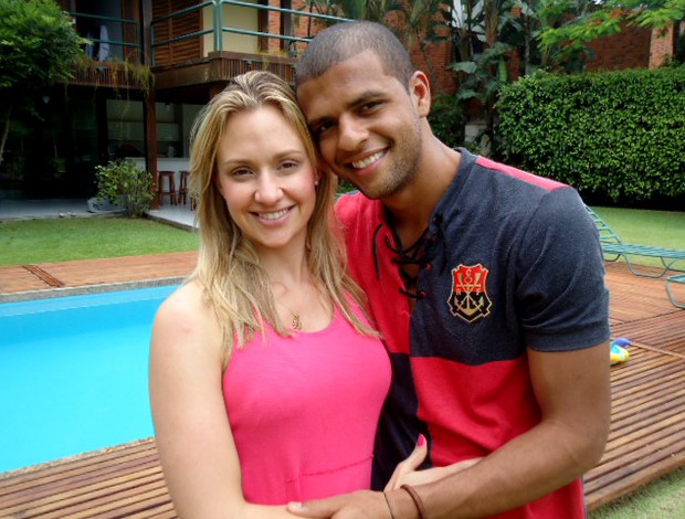 Felipe Melo avec mignonne, femme Roberta Melo 
