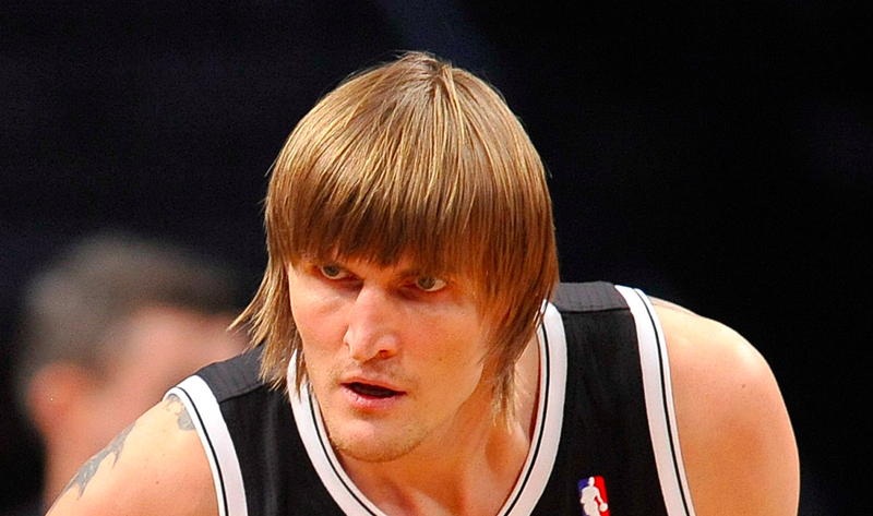 Andrei Kirilenko 2024 Hellbraun Haar & Alternative Haarstil.
