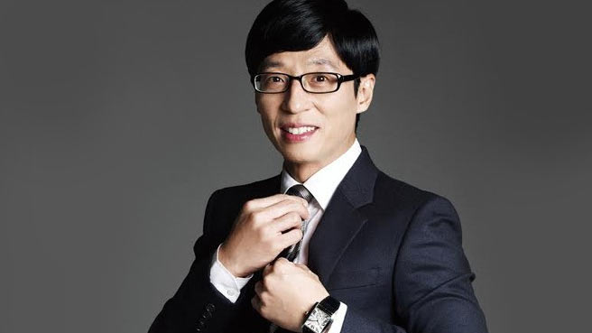 Yoo Jae-suk s 2024 Svart hår & chic hårstil.
