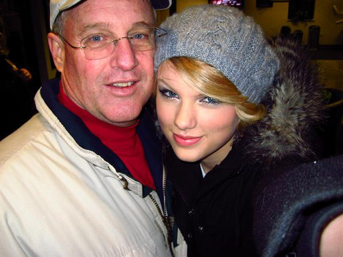   Foto på Taylor Swift  & hennes Pappa  Scott Kingsley Swift