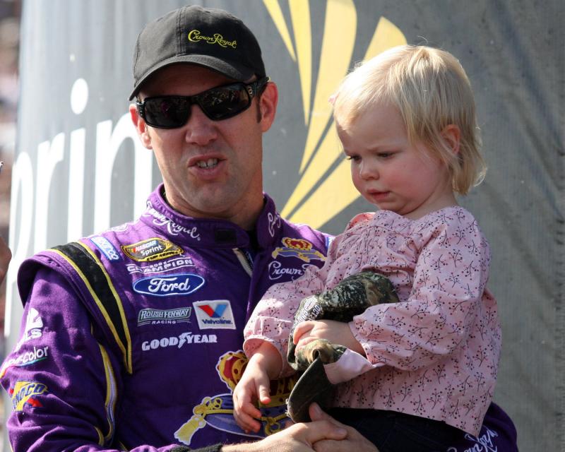 Photo de famille de la pilote automobile, marié à Katie Martin, célèbre pour NASCAR.
  