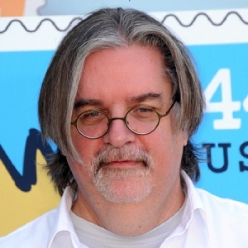 Cabelo loiro claro e penteado clássico de Matt Groening  em 2024