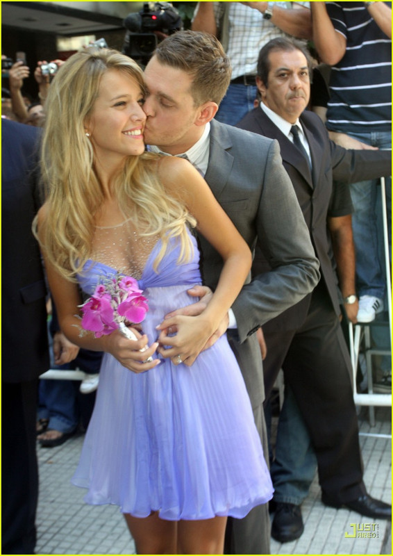 Michael Bublé with beautiful, Wife Luisana Lopilato 