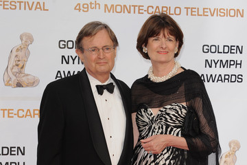    David McCallum med vacker, nådig, älskvärd, Fru Katherine Carpenter 