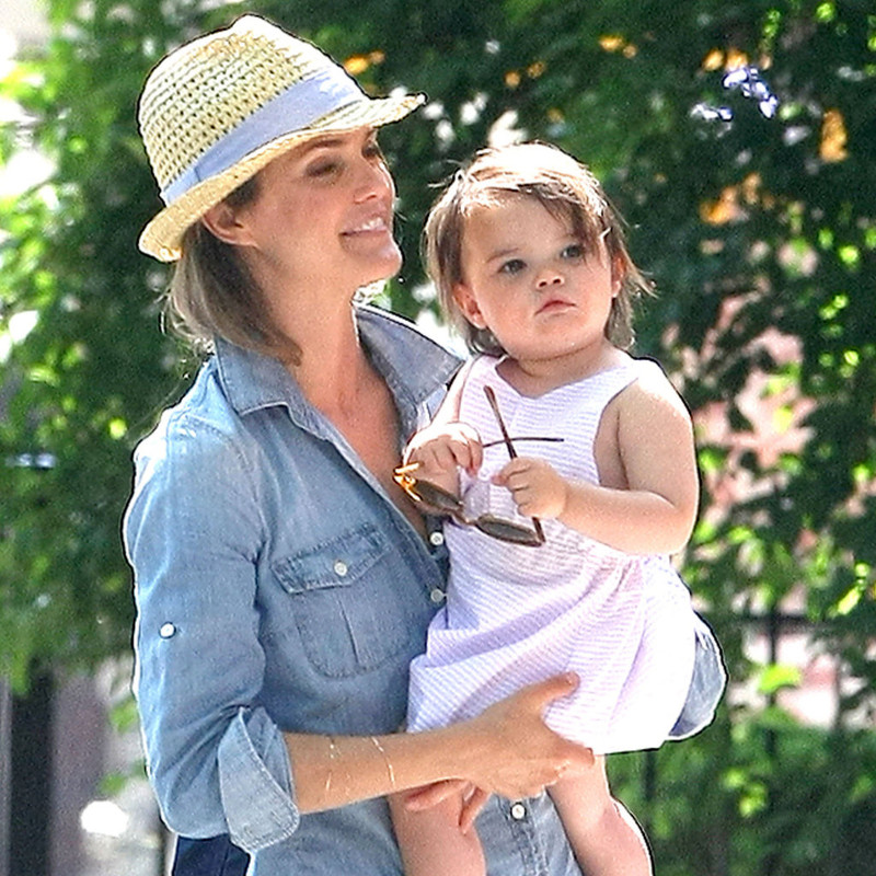 Photo of Keri Russell  & her Daughter  Willa Lou Deary