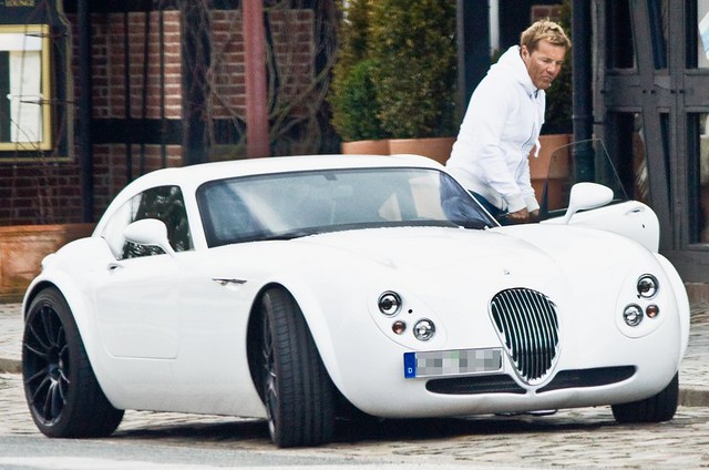 Photo of Dieter Bohlen  - car
