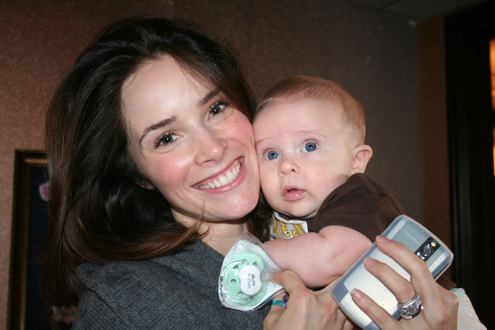 Foto de Abigail Spencer  & su Hijo  Roman Pruett