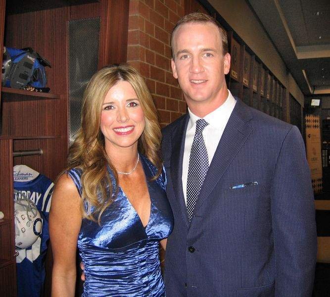 Peyton Manning mit schöner, Ehefrau Ashley Thompson  