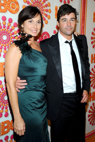    Kyle Chandler con interesante, hermoso, sexy, Esposa Kathryn Chandler  