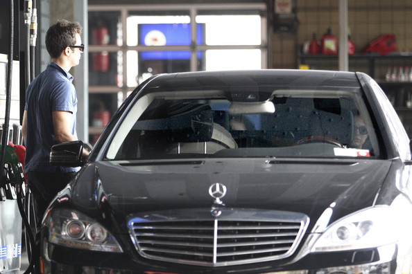 Photo of Natalie Portman  Mercedes-Benz S-Class  - car
