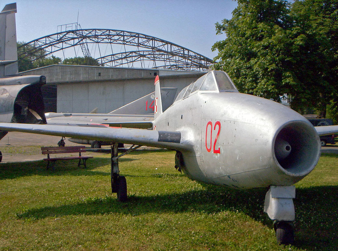 1200px-Jak-17-UTI.jpg