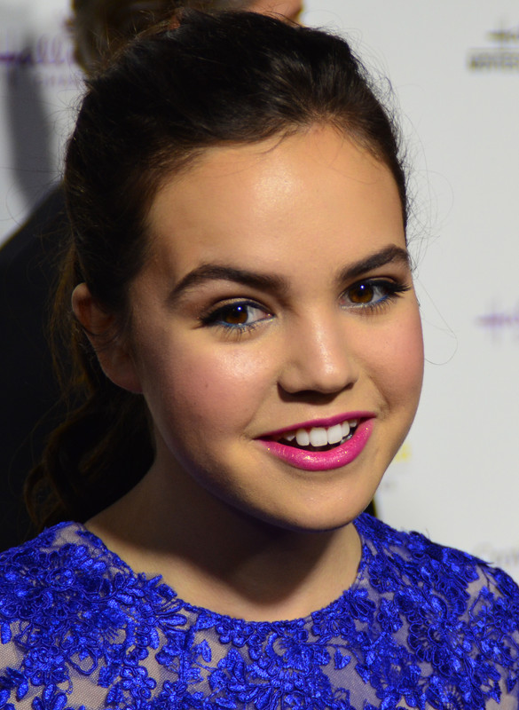 The 24-year old daughter of father (?) and mother(?) Bailee Madison in 2024 photo. Bailee Madison earned a  million dollar salary - leaving the net worth at 2 million in 2024