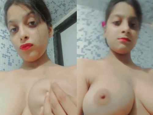 xxxcos Desi girl pulling bra and showing white big boobs