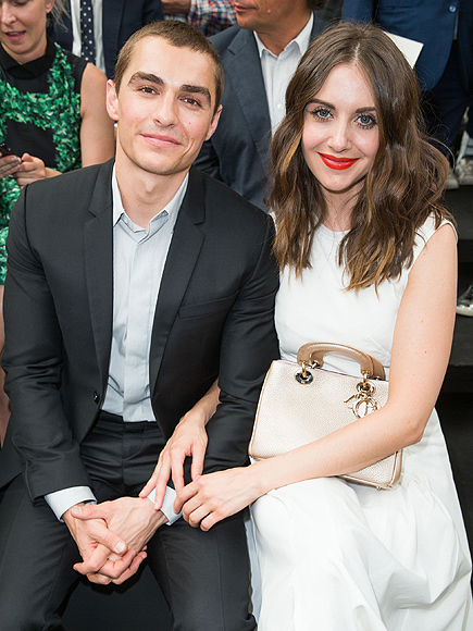    Dave Franco med vacker, rolig, Flickvän Allison Brie 