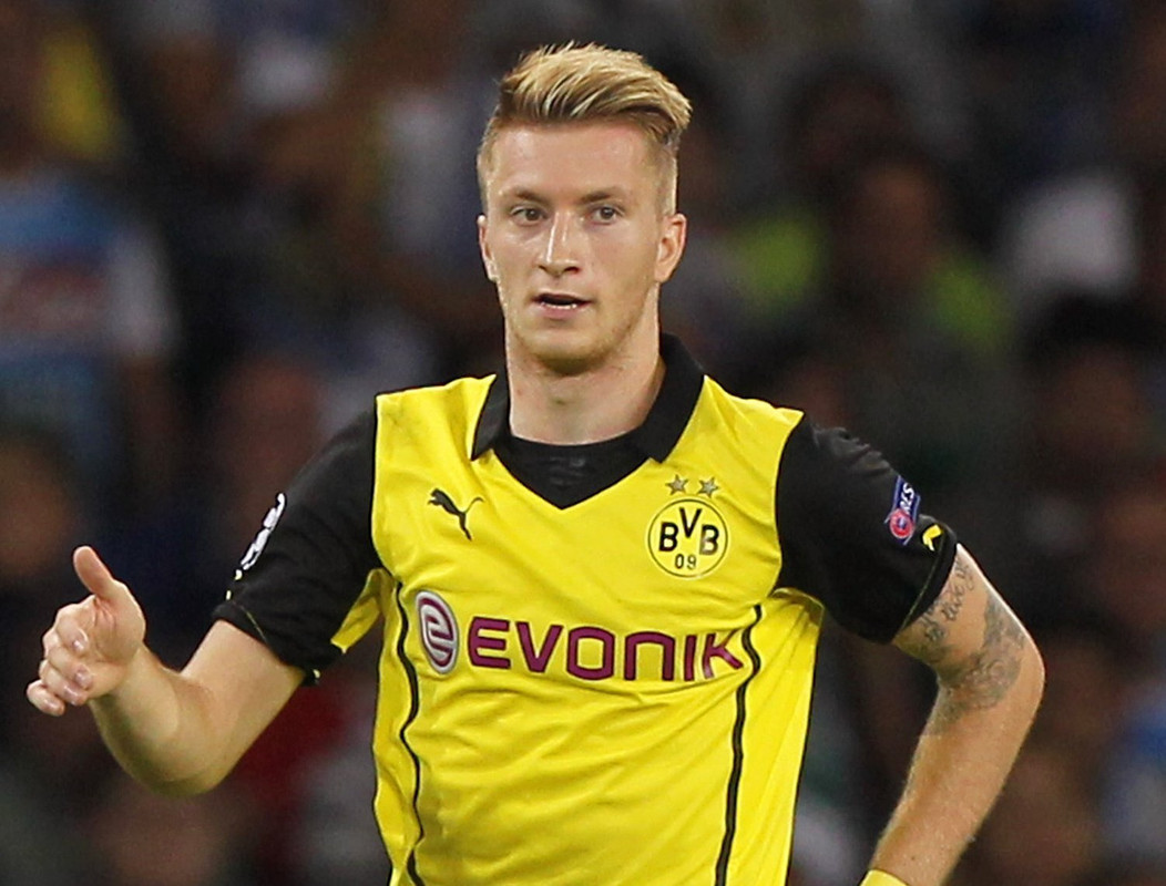 Marco Reus 2024 Mittlblond Haar & unkonventionell Haarstil.
