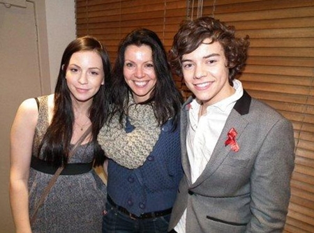 Foto di famiglia di musicista celebre per One Direction.
  