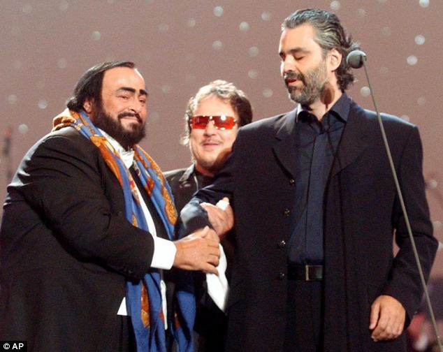 Foto van Andrea Bocelli  & zijn vriend Luciano Pavarotti