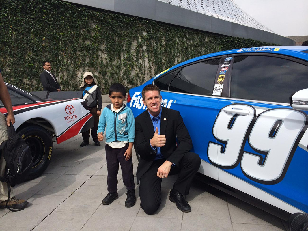 Foto de Carl Edwards  & su  Hijo  Michael Edwards