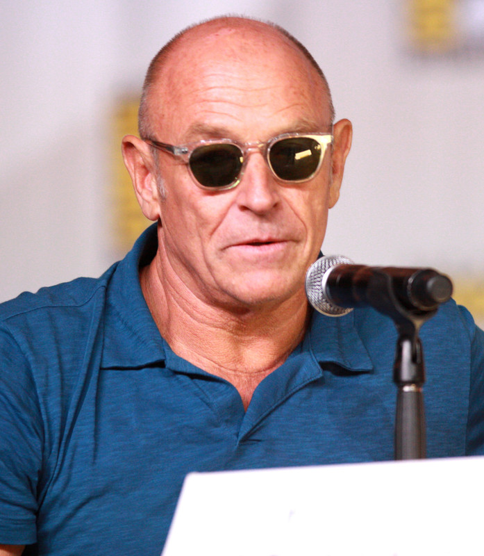 De 69-años 180 cm de altura Corbin Bernsen en 2024 foto