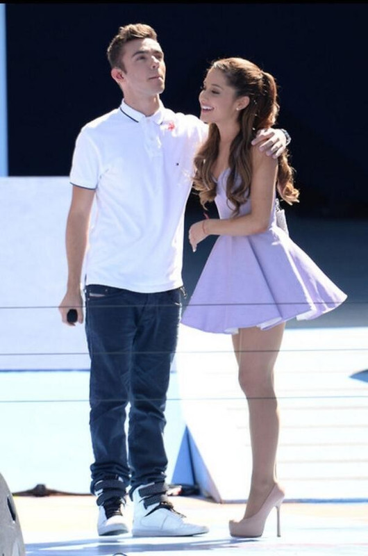 Ariana Grande avec amicale, copain Nathan Sykes 