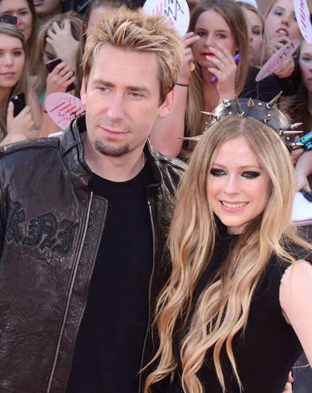 Family photo of the musician,  model &  artist, married to Chad Kroeger,  famous for Complicated, Girlfriend.
  