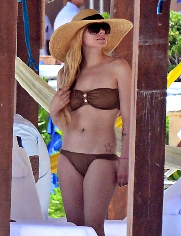 With her slim body and Dyed hairtype without bra (cup size 34B) on the beach in bikini
