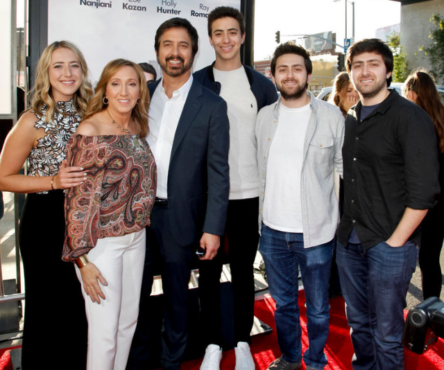 Foto di famiglia di attore, sposata con Anna Romano, celebre per Everybody Loves Raymond.
  