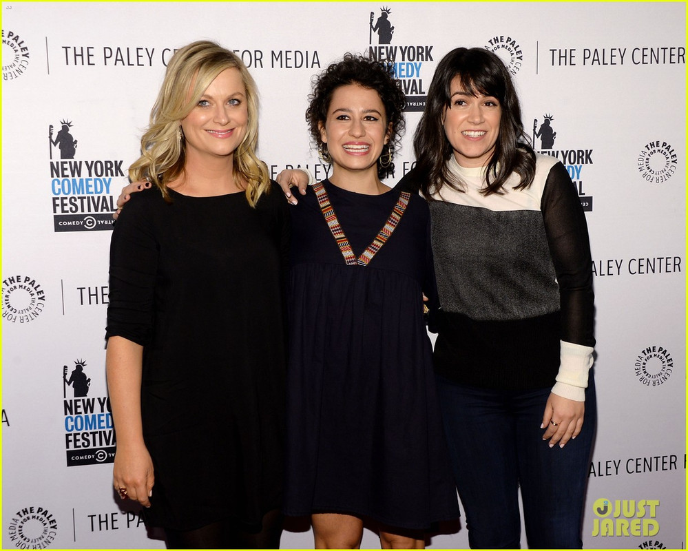 Photo of Abbi Jacobson  & her friend Amy Poehler