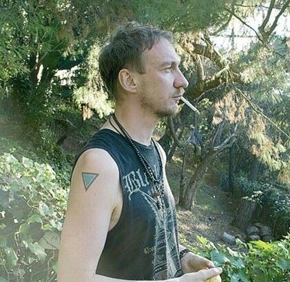 David Thewlis smoking a cigarette (or weed)
