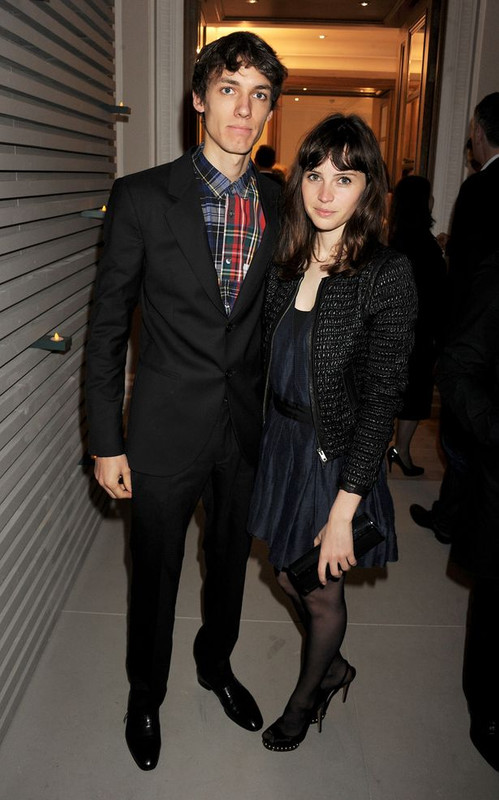 Felicity Jones mit Junggeselle  