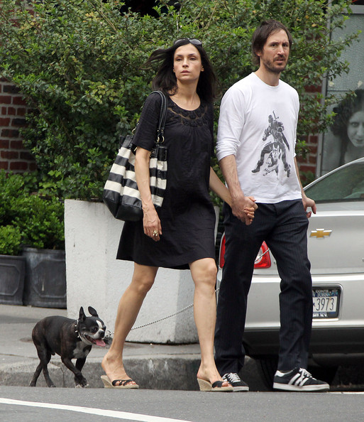    Famke Janssen con Novio Cole Frates 