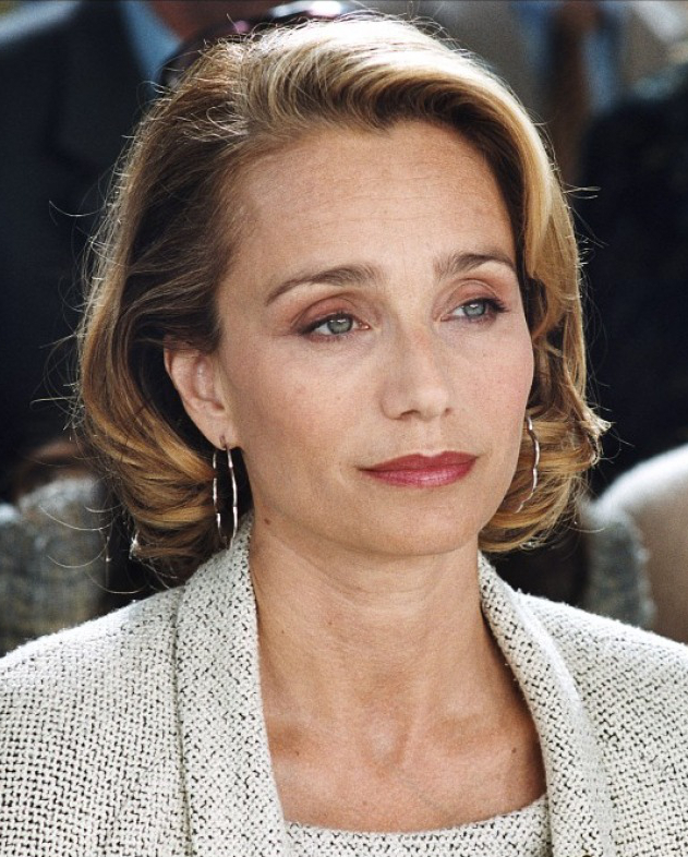 Kristin Scott Thomas 2024 Dunkelbraun Haar & Alternative Haarstil.
