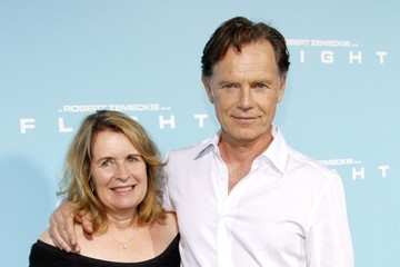 Bruce Greenwood met vriendelijke, vrouw  Susan Devlin 