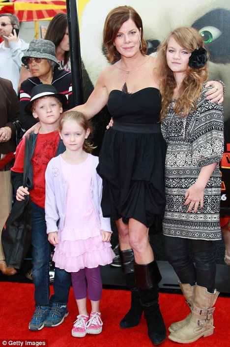 Foto van Marcia Gay Harden  & haar Zoon  Hudson Harden Scheel