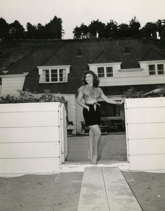 paulette_goddard_mc52