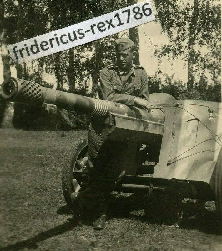 Foto Panzer Abwehrkanone PAK Tarnanstrich Abschußringe Wappen Micky Maus