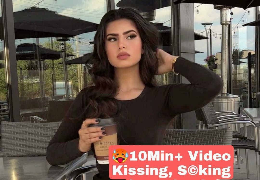 Hot indian girl kissing and sucking 10 min+ nude show