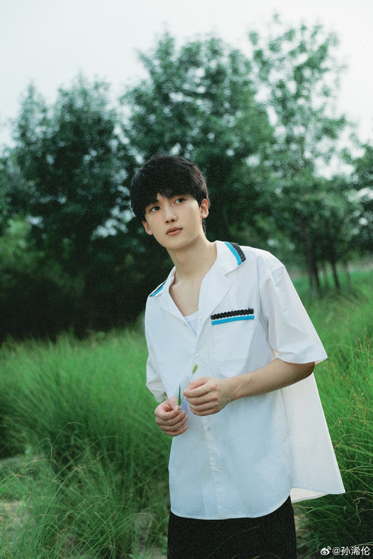 0060OJ29ly1hroy9knh5ej33gg56o1l9