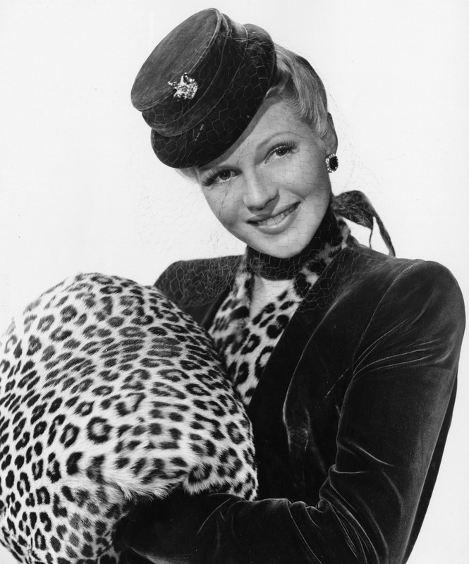rita_hayworth_d44
