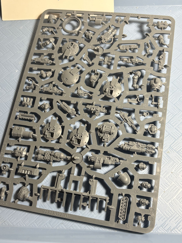 Tanks Bits on Sprues 04