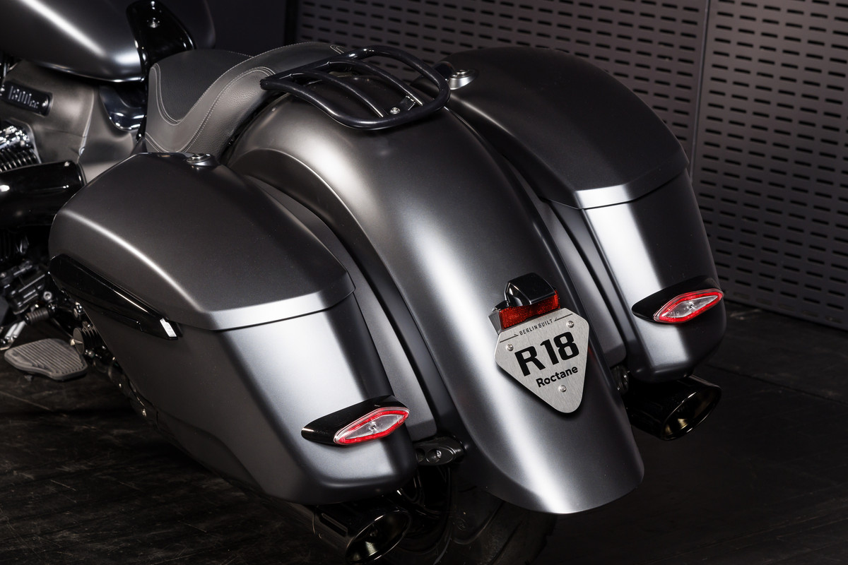 P90503586_highRes_bmw-r-18-roctane-stu