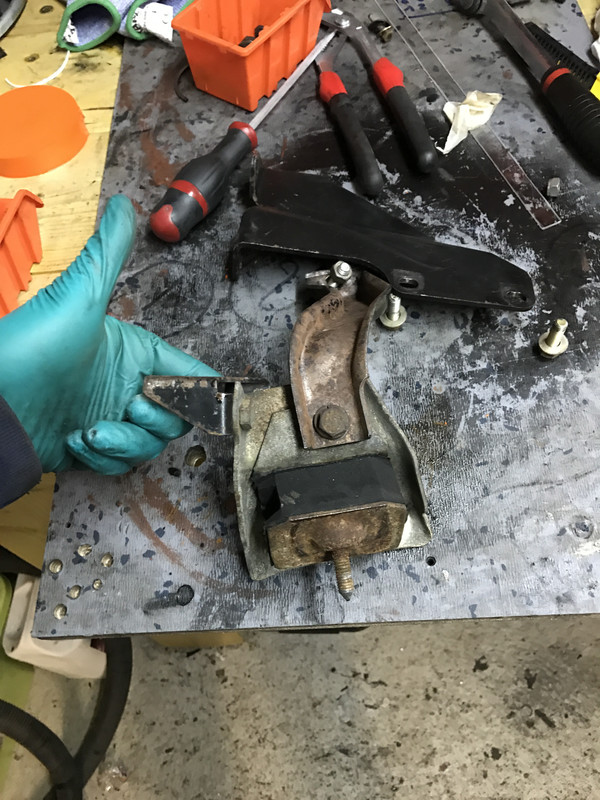 Restauration 4L (1230)