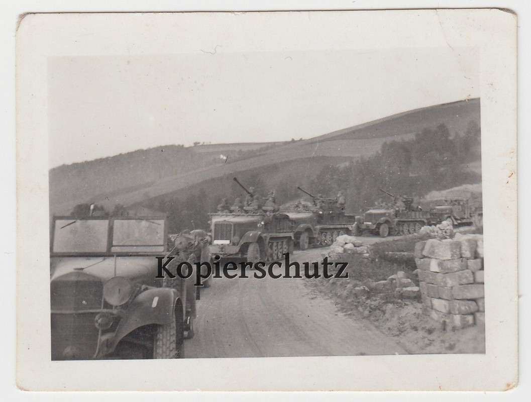 Foto Luftwaffe Halbkette mit Flak Geschütz Sd.kf