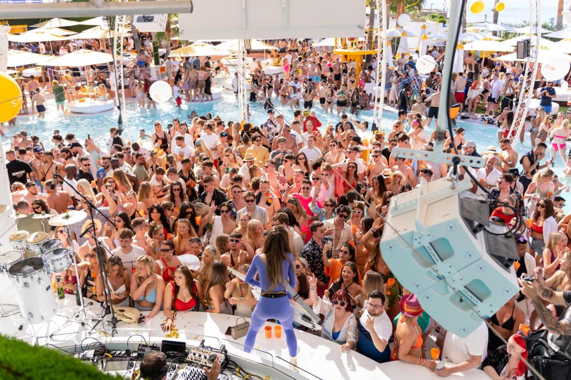 Shein inaugura l’O Beach Ibiza e apre un pop-up estivo